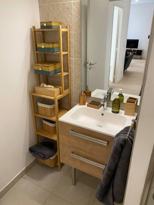 Brand New 1 Bedroom Flat With Parking- 5 Min Paris Pte De Versailles Issy-les-Moulineaux Exterior foto