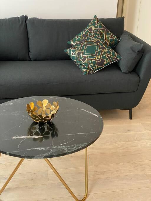 Brand New 1 Bedroom Flat With Parking- 5 Min Paris Pte De Versailles Issy-les-Moulineaux Exterior foto
